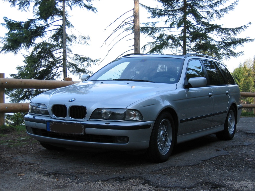 BMW 528i touring vorne